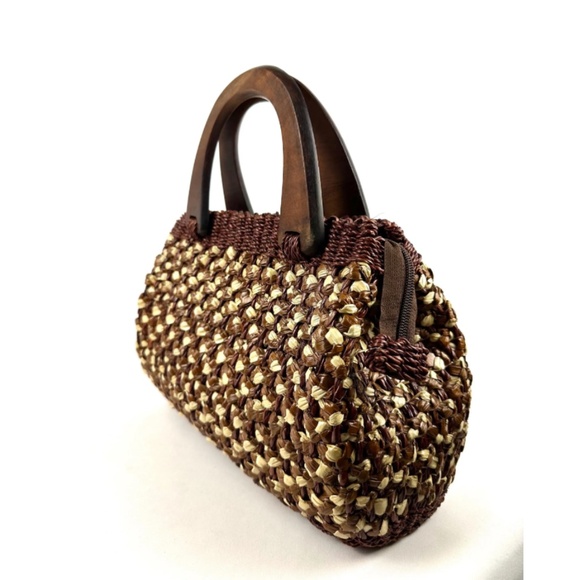 Vintage Woven Top Handle Medium Sized Handbag • Straw and Natural Fibers • Wood - Picture 6 of 10